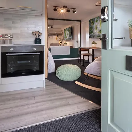Eden's Peaceful Escape Apartment