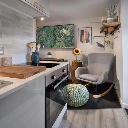 Eden's Peaceful Escape Apartment